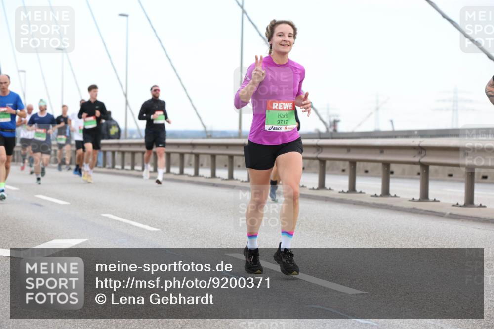 03.10.2025 - Köhlbrandbrückenlauf Lena Gebhardt http://msf.ph/oto/9200371 03.10.2025 15:23:01 Position 1 9717 meine-sportfotos.de