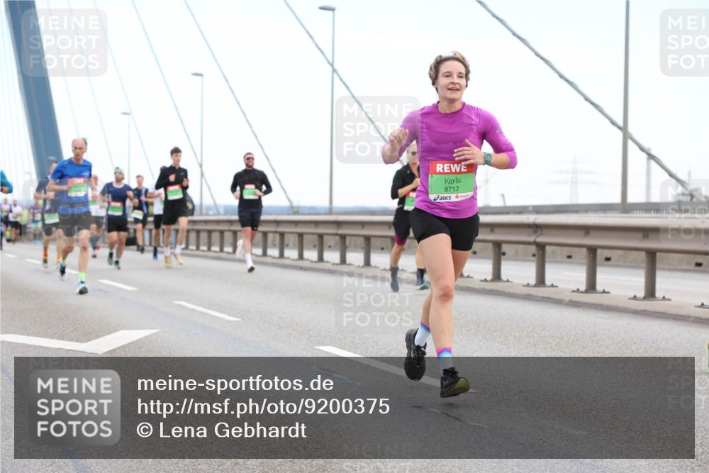 03.10.2025 - Köhlbrandbrückenlauf Lena Gebhardt http://msf.ph/oto/9200375 03.10.2025 15:23:01 Position 1 9717 meine-sportfotos.de