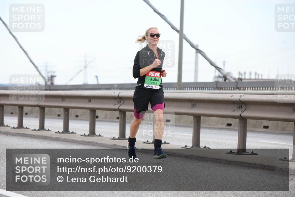 03.10.2025 - Köhlbrandbrückenlauf Lena Gebhardt http://msf.ph/oto/9200379 03.10.2025 15:23:03 Position 1 7223 meine-sportfotos.de