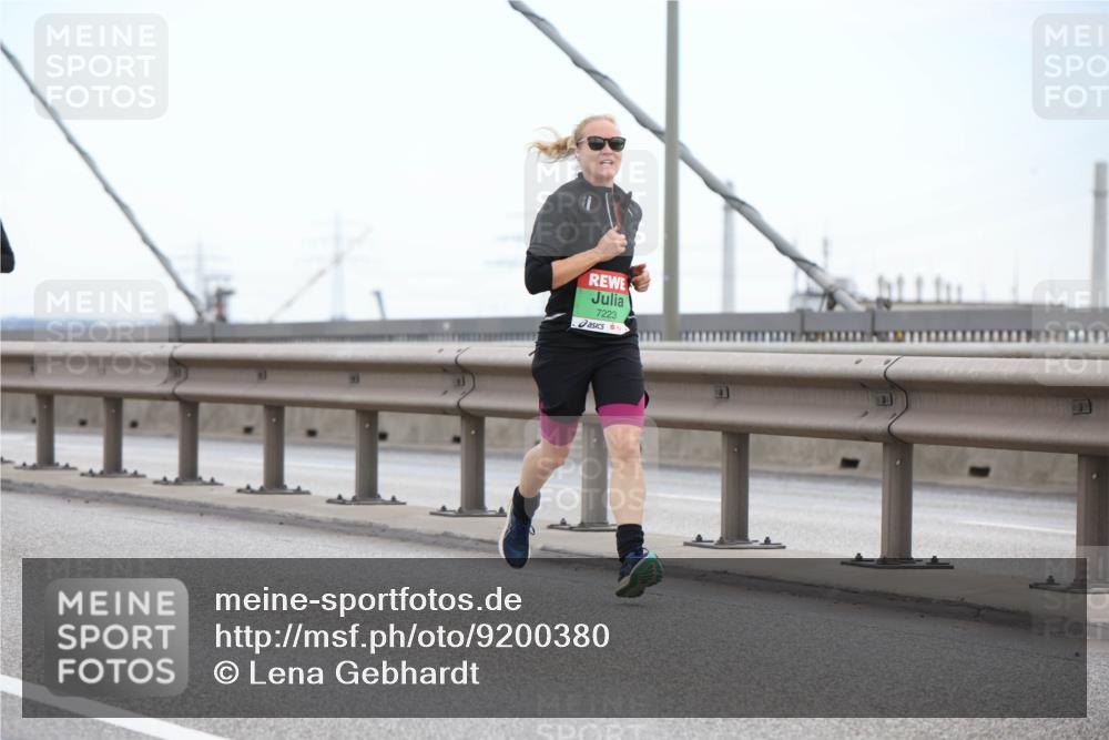 03.10.2025 - Köhlbrandbrückenlauf Lena Gebhardt http://msf.ph/oto/9200380 03.10.2025 15:23:03 Position 1 7223 meine-sportfotos.de