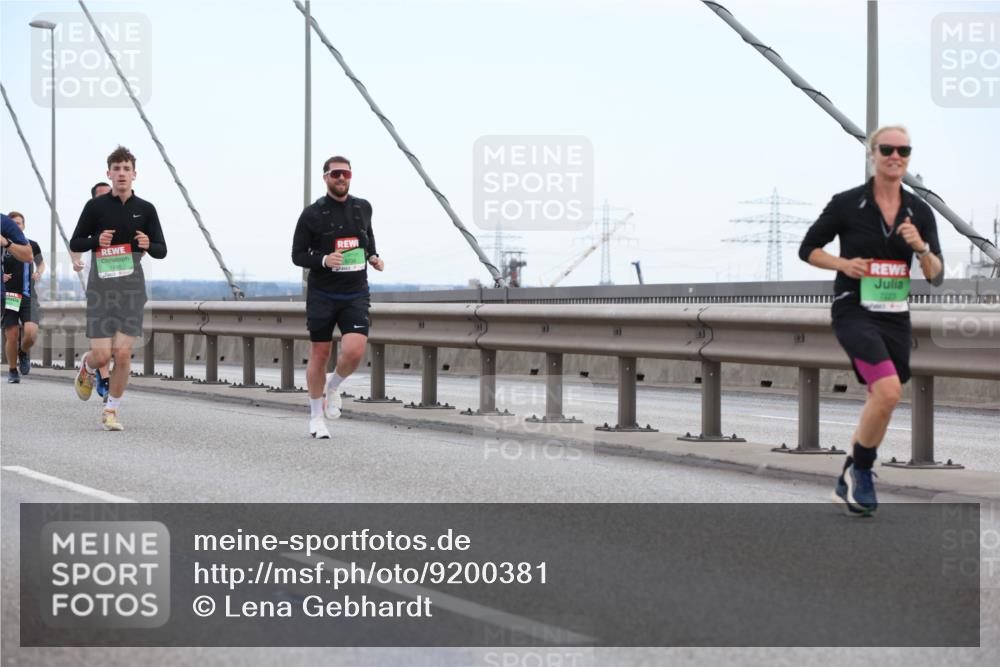 03.10.2025 - Köhlbrandbrückenlauf Lena Gebhardt http://msf.ph/oto/9200381 03.10.2025 15:23:03 Position 1  meine-sportfotos.de