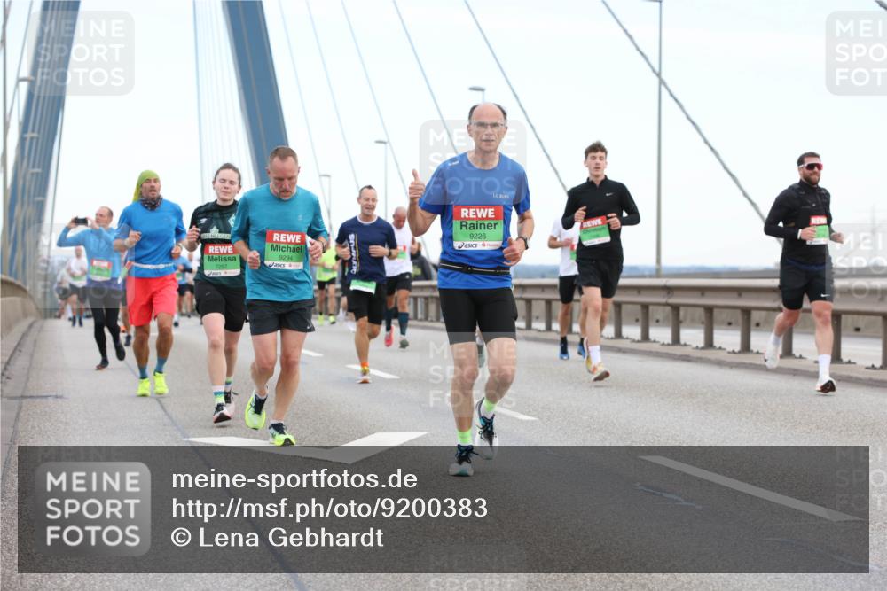 03.10.2025 - Köhlbrandbrückenlauf Lena Gebhardt http://msf.ph/oto/9200383 03.10.2025 15:23:04 Position 1 9294, 7257, 9226 meine-sportfotos.de