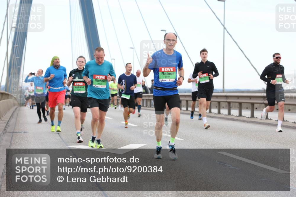 03.10.2025 - Köhlbrandbrückenlauf Lena Gebhardt http://msf.ph/oto/9200384 03.10.2025 15:23:04 Position 1 7257, 9294, 9226 meine-sportfotos.de