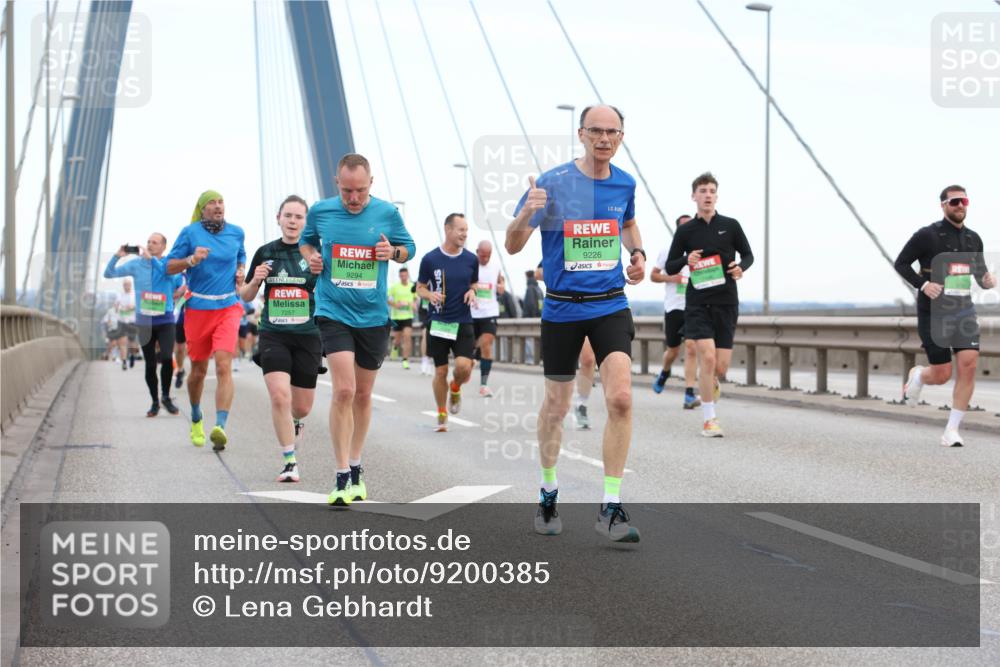 03.10.2025 - Köhlbrandbrückenlauf Lena Gebhardt http://msf.ph/oto/9200385 03.10.2025 15:23:04 Position 1 7257, 9294, 9226 meine-sportfotos.de