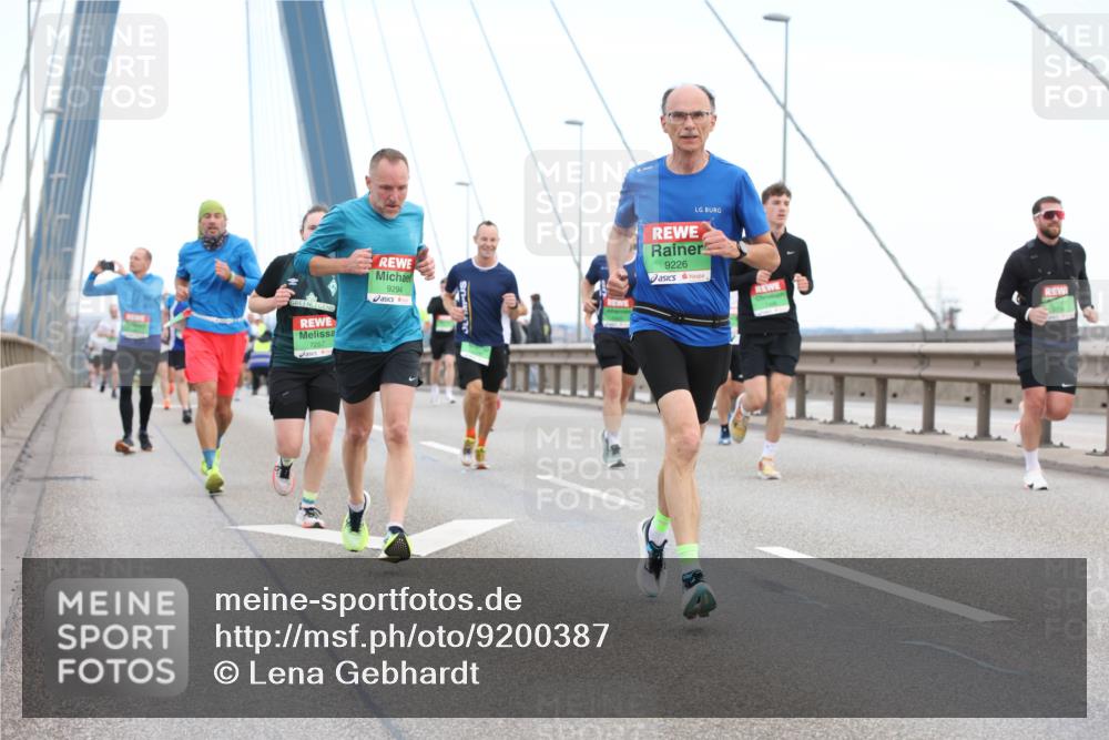 03.10.2025 - Köhlbrandbrückenlauf Lena Gebhardt http://msf.ph/oto/9200387 03.10.2025 15:23:04 Position 1 9294, 9226 meine-sportfotos.de