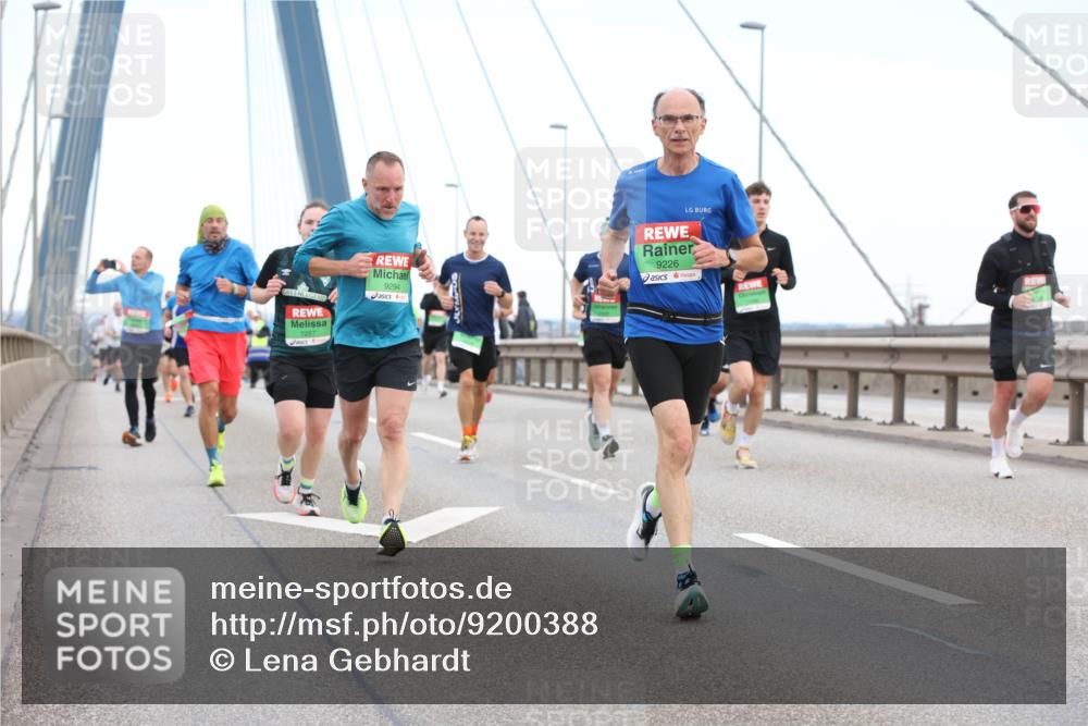 03.10.2025 - Köhlbrandbrückenlauf Lena Gebhardt http://msf.ph/oto/9200388 03.10.2025 15:23:04 Position 1 9294, 9226, 7257 meine-sportfotos.de