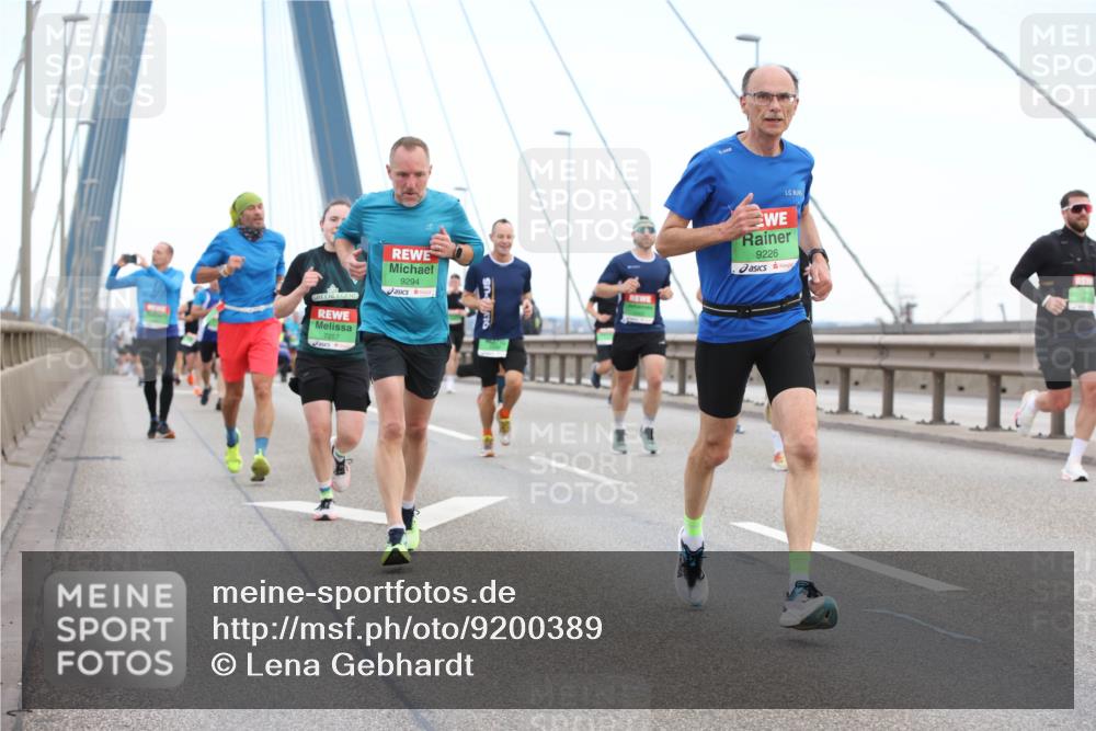 03.10.2025 - Köhlbrandbrückenlauf Lena Gebhardt http://msf.ph/oto/9200389 03.10.2025 15:23:05 Position 1 7257, 9294, 9226 meine-sportfotos.de