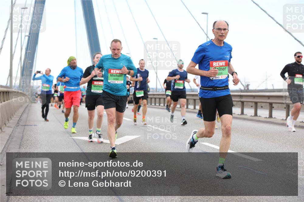 03.10.2025 - Köhlbrandbrückenlauf Lena Gebhardt http://msf.ph/oto/9200391 03.10.2025 15:23:05 Position 1 7257, 9294, 226 meine-sportfotos.de