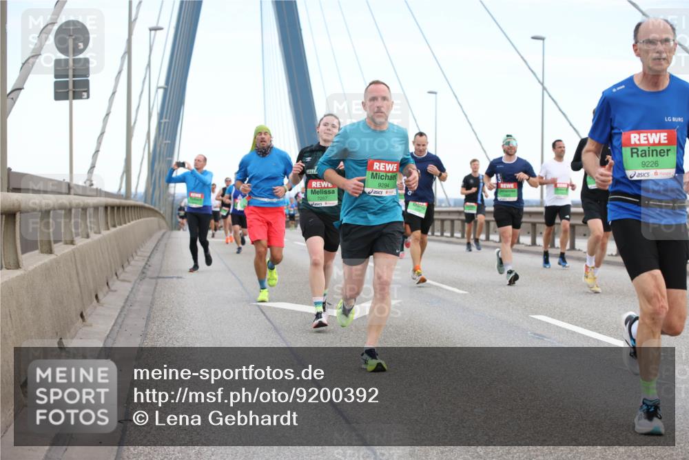 03.10.2025 - Köhlbrandbrückenlauf Lena Gebhardt http://msf.ph/oto/9200392 03.10.2025 15:23:05 Position 1 9294, 7257, 9226 meine-sportfotos.de