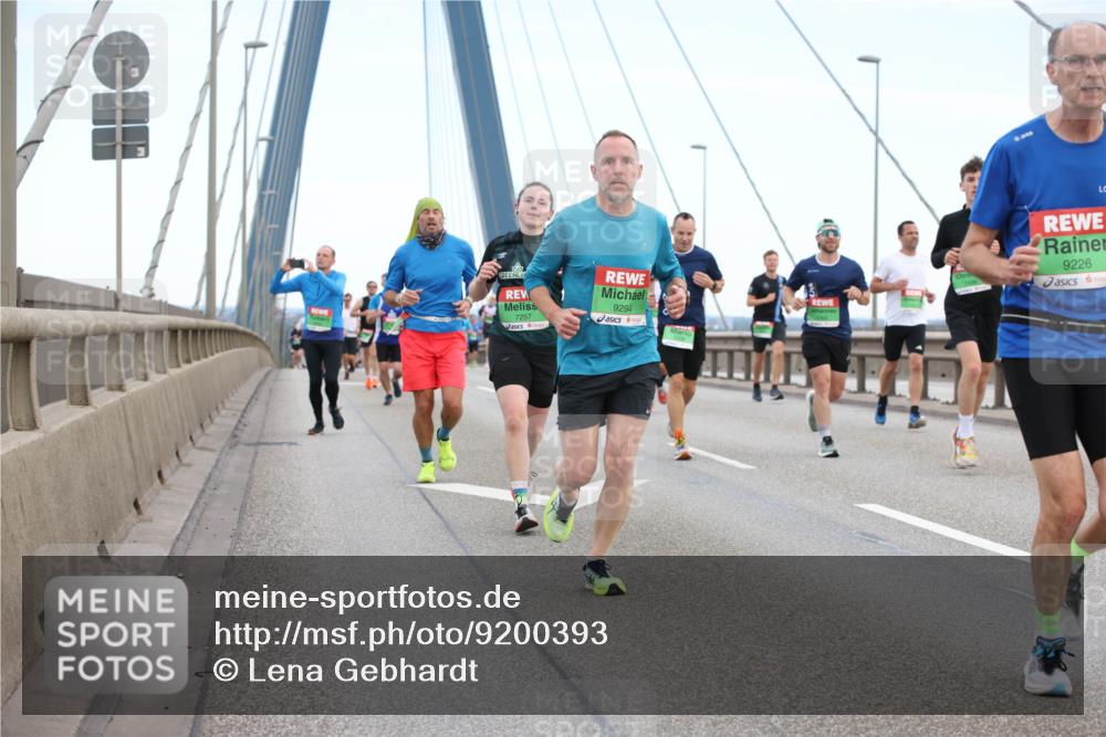 03.10.2025 - Köhlbrandbrückenlauf Lena Gebhardt http://msf.ph/oto/9200393 03.10.2025 15:23:05 Position 1 7257, 9294, 9226 meine-sportfotos.de