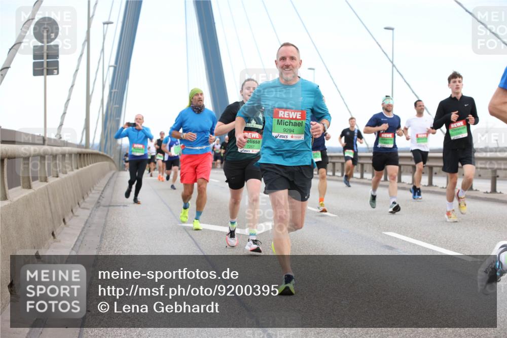 03.10.2025 - Köhlbrandbrückenlauf Lena Gebhardt http://msf.ph/oto/9200395 03.10.2025 15:23:06 Position 1 9294, 7257 meine-sportfotos.de