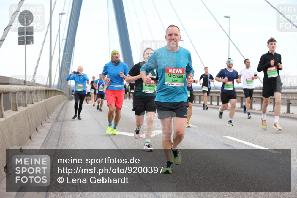 03.10.2025 - Köhlbrandbrückenlauf Lena Gebhardt http://msf.ph/oto/9200397 03.10.2025 15:23:06 Position 1 7257, 9294 meine-sportfotos.de