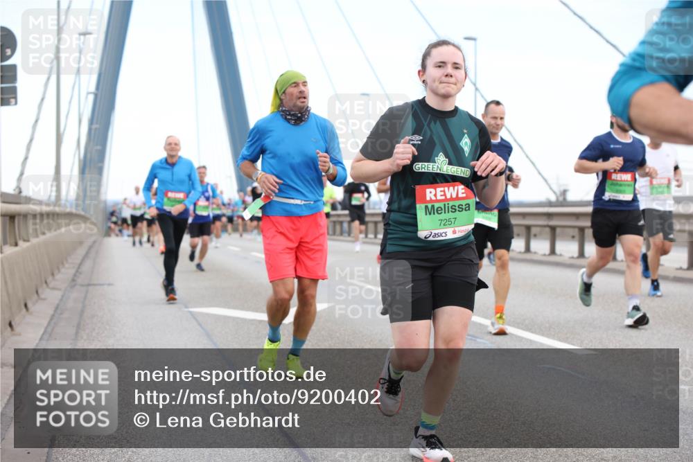 03.10.2025 - Köhlbrandbrückenlauf Lena Gebhardt http://msf.ph/oto/9200402 03.10.2025 15:23:07 Position 1 7257 meine-sportfotos.de