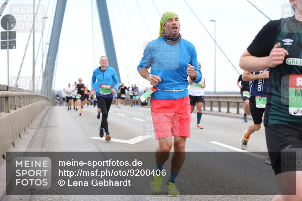 03.10.2025 - Köhlbrandbrückenlauf Lena Gebhardt http://msf.ph/oto/9200406 03.10.2025 15:23:08 Position 1 930 meine-sportfotos.de
