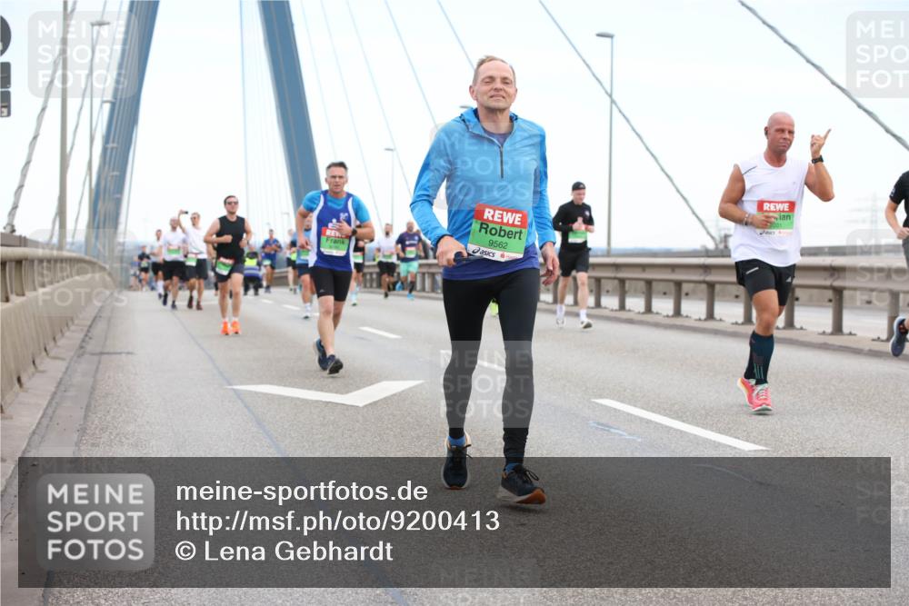 03.10.2025 - Köhlbrandbrückenlauf Lena Gebhardt http://msf.ph/oto/9200413 03.10.2025 15:23:09 Position 1 9562 meine-sportfotos.de
