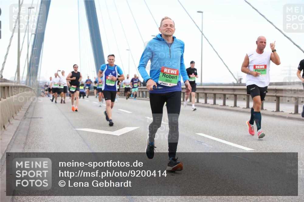 03.10.2025 - Köhlbrandbrückenlauf Lena Gebhardt http://msf.ph/oto/9200414 03.10.2025 15:23:09 Position 1 9562 meine-sportfotos.de