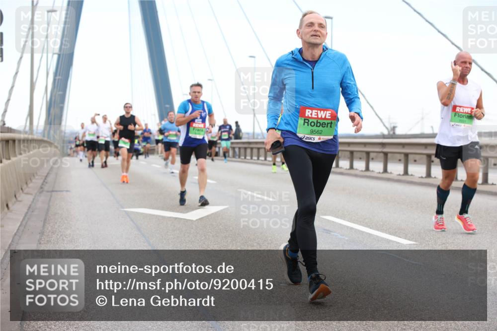 03.10.2025 - Köhlbrandbrückenlauf Lena Gebhardt http://msf.ph/oto/9200415 03.10.2025 15:23:10 Position 1 9562, 7031 meine-sportfotos.de