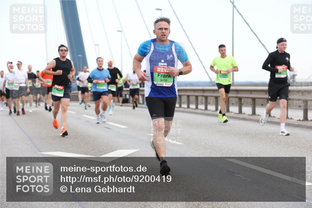 03.10.2025 - Köhlbrandbrückenlauf Lena Gebhardt http://msf.ph/oto/9200419 03.10.2025 15:23:11 Position 1 9499 meine-sportfotos.de