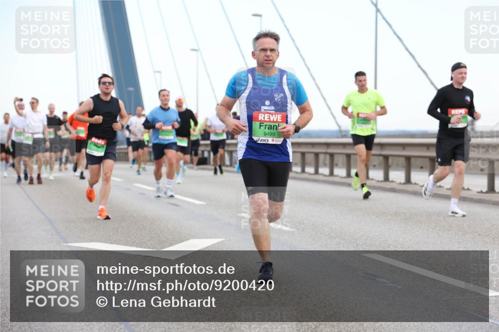 03.10.2025 - Köhlbrandbrückenlauf Lena Gebhardt http://msf.ph/oto/9200420 03.10.2025 15:23:11 Position 1 9499 meine-sportfotos.de