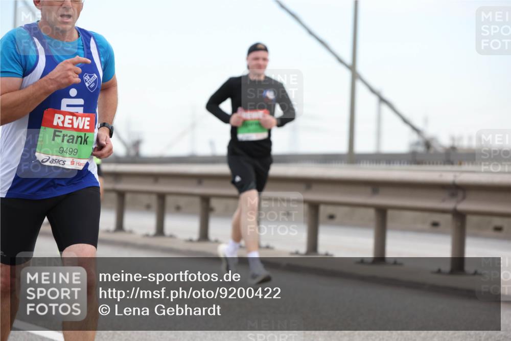 03.10.2025 - Köhlbrandbrückenlauf Lena Gebhardt http://msf.ph/oto/9200422 03.10.2025 15:23:12 Position 1 6, 9499 meine-sportfotos.de