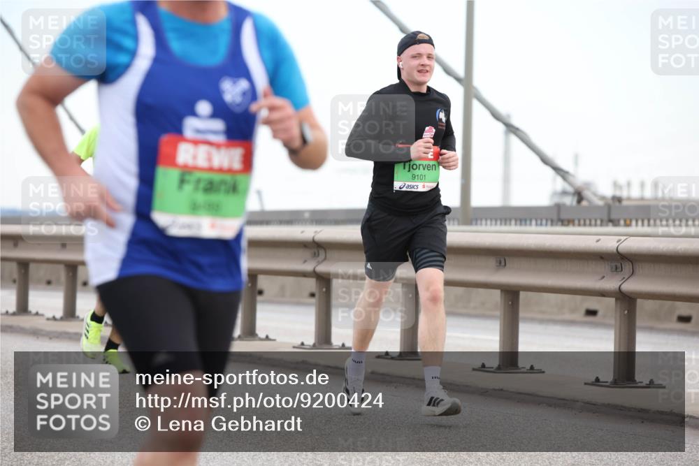 03.10.2025 - Köhlbrandbrückenlauf Lena Gebhardt http://msf.ph/oto/9200424 03.10.2025 15:23:12 Position 1 9101 meine-sportfotos.de