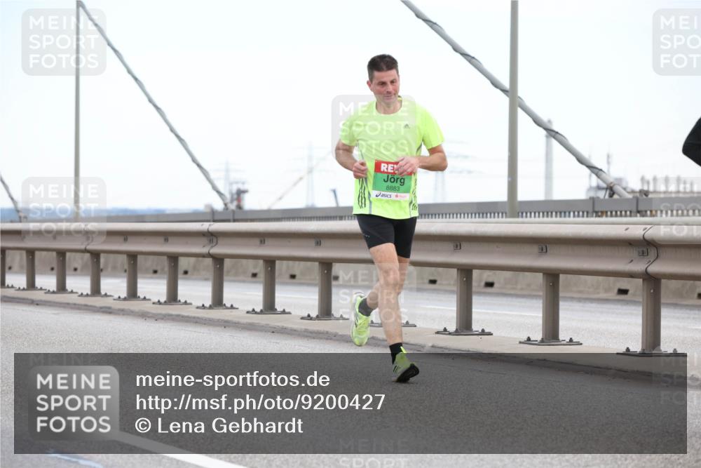 03.10.2025 - Köhlbrandbrückenlauf Lena Gebhardt http://msf.ph/oto/9200427 03.10.2025 15:23:13 Position 1 8883 meine-sportfotos.de
