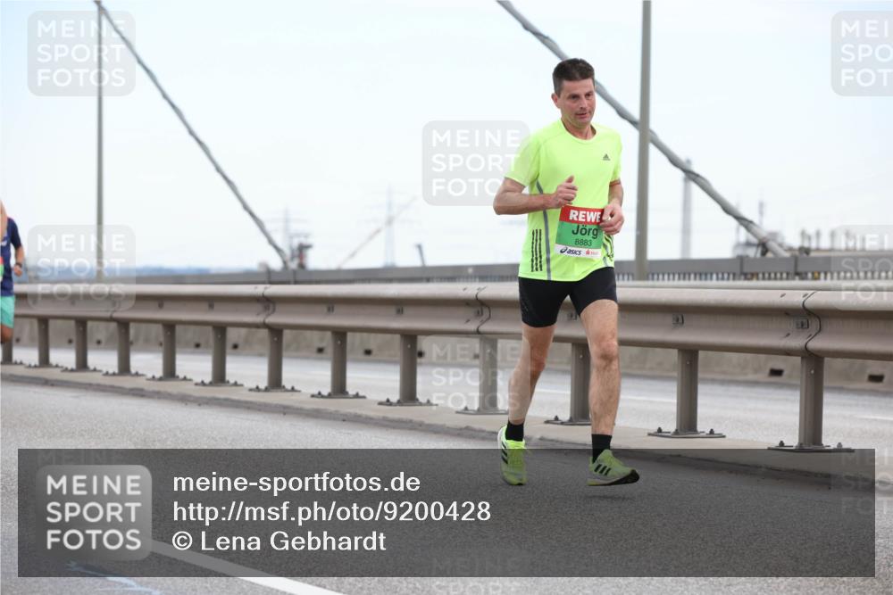 03.10.2025 - Köhlbrandbrückenlauf Lena Gebhardt http://msf.ph/oto/9200428 03.10.2025 15:23:14 Position 1 8883 meine-sportfotos.de