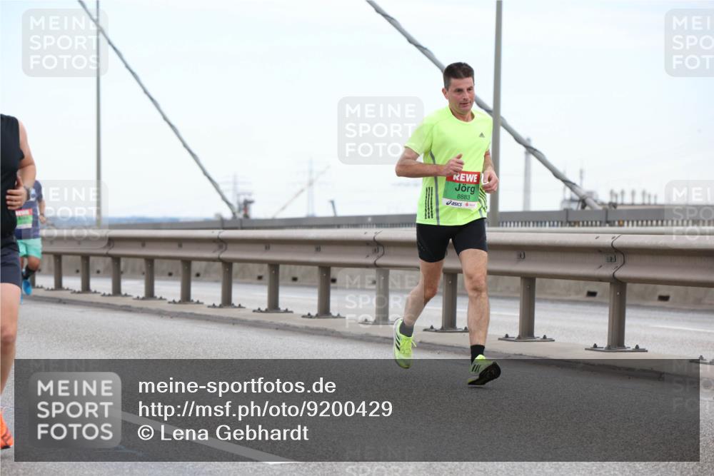 03.10.2025 - Köhlbrandbrückenlauf Lena Gebhardt http://msf.ph/oto/9200429 03.10.2025 15:23:14 Position 1 8883 meine-sportfotos.de