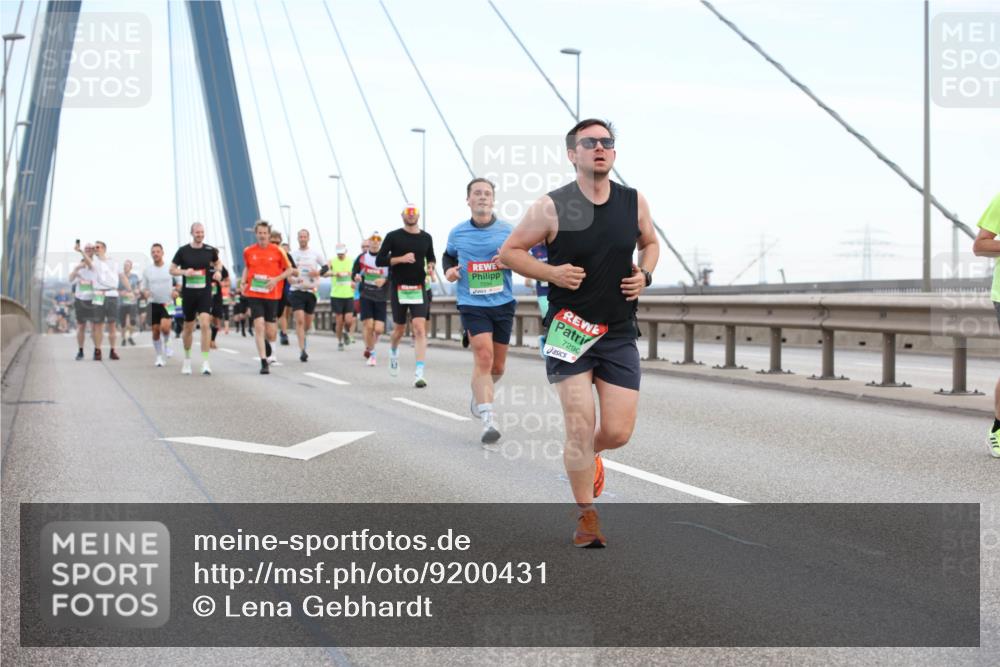 03.10.2025 - Köhlbrandbrückenlauf Lena Gebhardt http://msf.ph/oto/9200431 03.10.2025 15:23:14 Position 1 7294, 7290 meine-sportfotos.de
