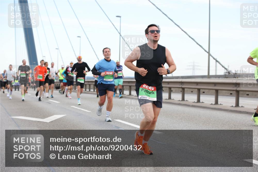 03.10.2025 - Köhlbrandbrückenlauf Lena Gebhardt http://msf.ph/oto/9200432 03.10.2025 15:23:15 Position 1 7290 meine-sportfotos.de
