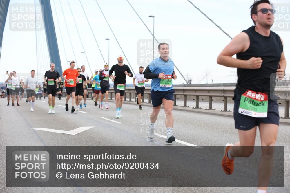 03.10.2025 - Köhlbrandbrückenlauf Lena Gebhardt http://msf.ph/oto/9200434 03.10.2025 15:23:15 Position 1 7294, 7290 meine-sportfotos.de