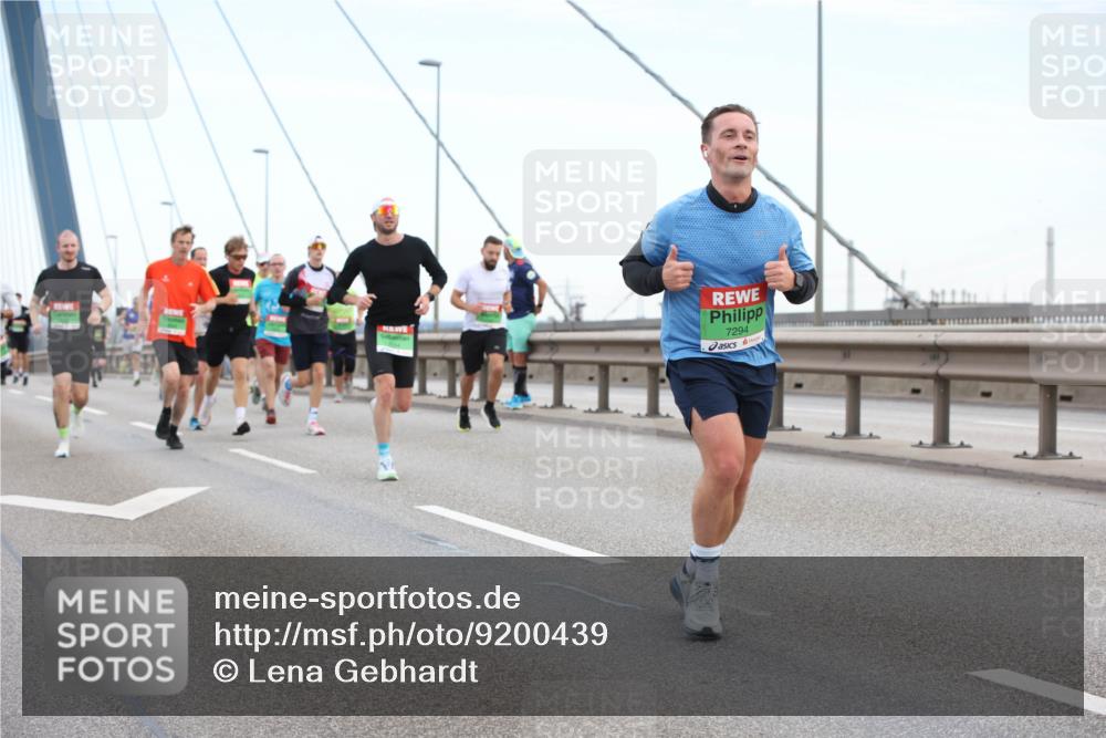 03.10.2025 - Köhlbrandbrückenlauf Lena Gebhardt http://msf.ph/oto/9200439 03.10.2025 15:23:16 Position 1 4, 7294 meine-sportfotos.de