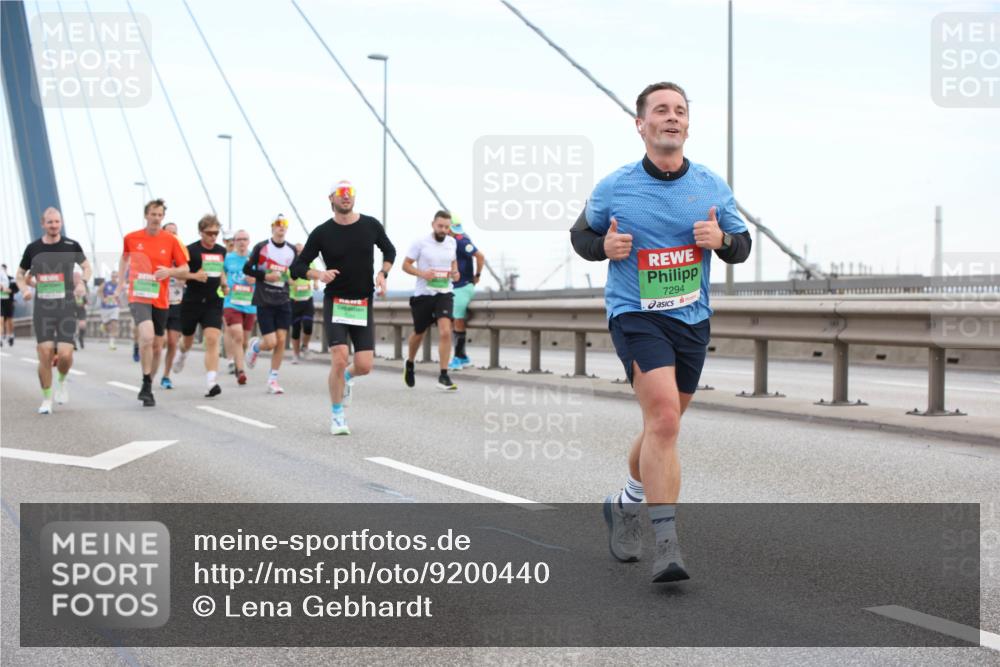03.10.2025 - Köhlbrandbrückenlauf Lena Gebhardt http://msf.ph/oto/9200440 03.10.2025 15:23:16 Position 1 40, 7294 meine-sportfotos.de