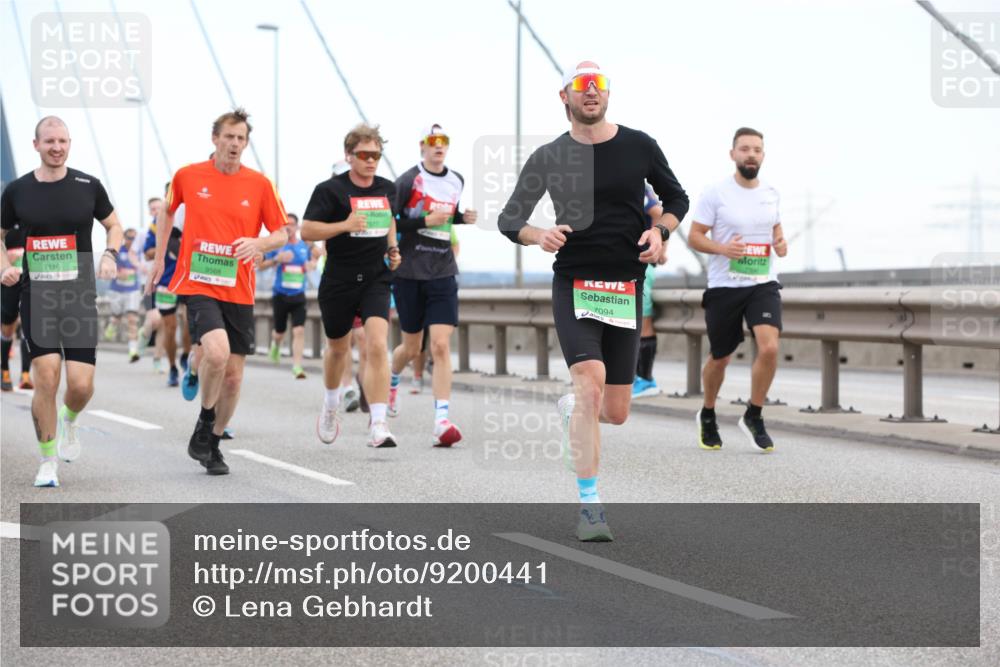 03.10.2025 - Köhlbrandbrückenlauf Lena Gebhardt http://msf.ph/oto/9200441 03.10.2025 15:23:17 Position 1 7116, 9568, 994 meine-sportfotos.de