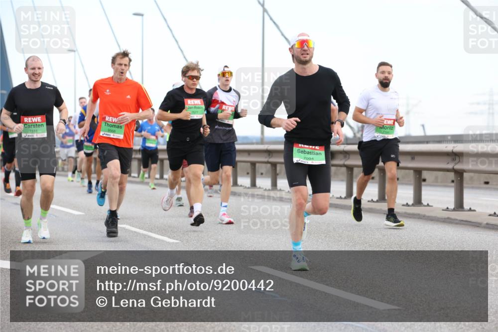 03.10.2025 - Köhlbrandbrückenlauf Lena Gebhardt http://msf.ph/oto/9200442 03.10.2025 15:23:17 Position 1 7116, 9568, 7577, 7094, 7396 meine-sportfotos.de