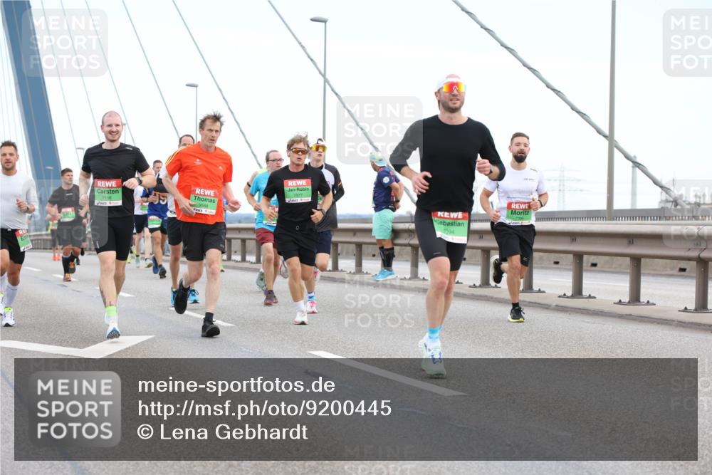 03.10.2025 - Köhlbrandbrückenlauf Lena Gebhardt http://msf.ph/oto/9200445 03.10.2025 15:23:17 Position 1 7116, 7577, 094, 7396 meine-sportfotos.de