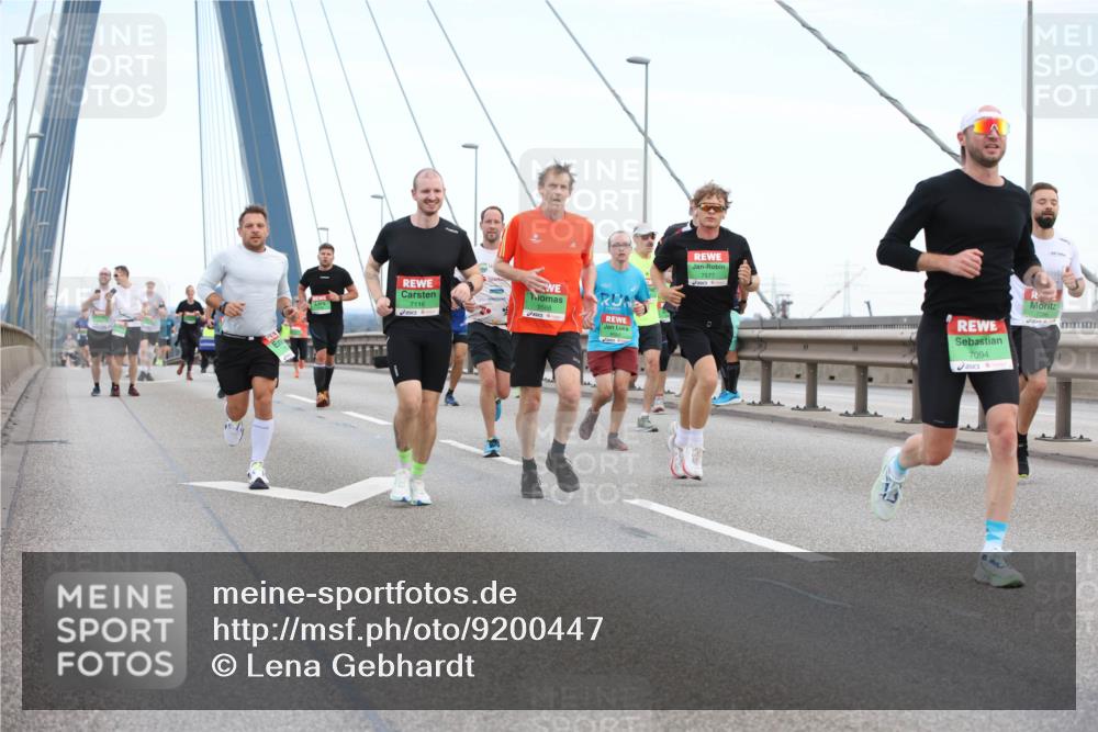 03.10.2025 - Köhlbrandbrückenlauf Lena Gebhardt http://msf.ph/oto/9200447 03.10.2025 15:23:18 Position 1 7116, 7577, 7094, 7396 meine-sportfotos.de