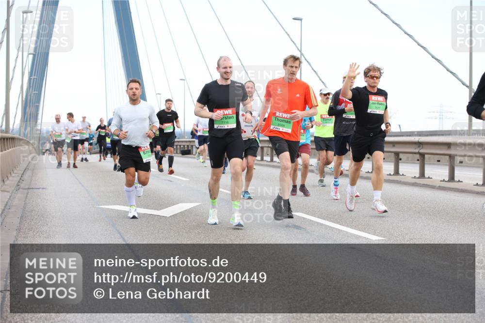 03.10.2025 - Köhlbrandbrückenlauf Lena Gebhardt http://msf.ph/oto/9200449 03.10.2025 15:23:18 Position 1 7116, 9568, 7577 meine-sportfotos.de