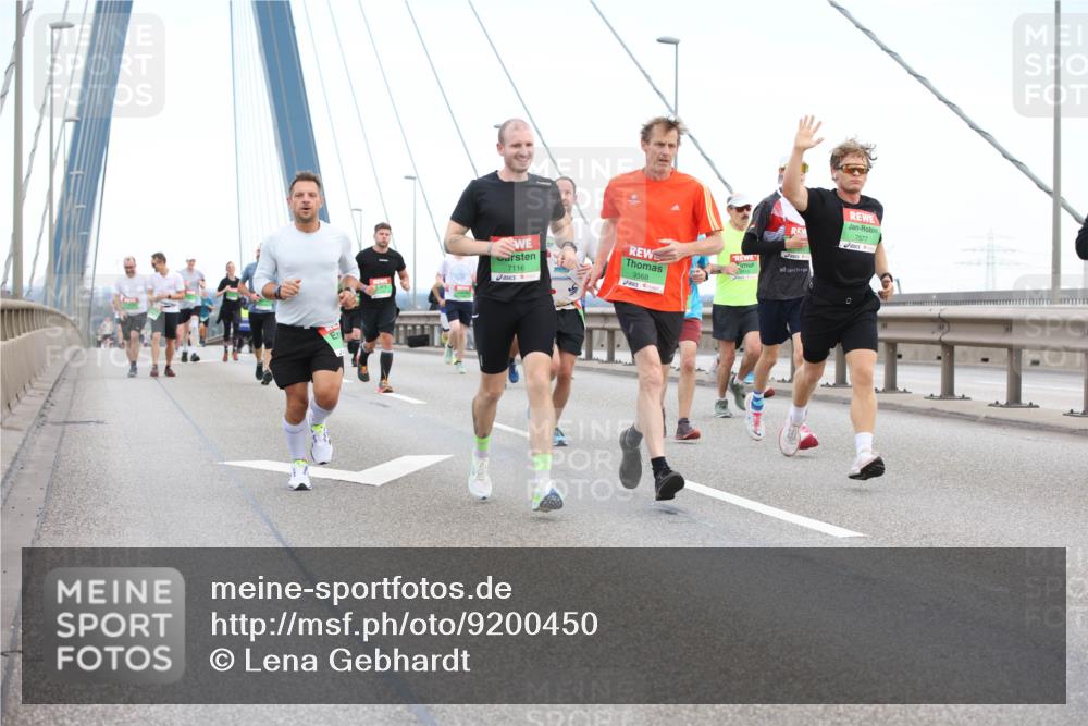 03.10.2025 - Köhlbrandbrückenlauf Lena Gebhardt http://msf.ph/oto/9200450 03.10.2025 15:23:18 Position 1 7116, 9568, 7577, 9113 meine-sportfotos.de