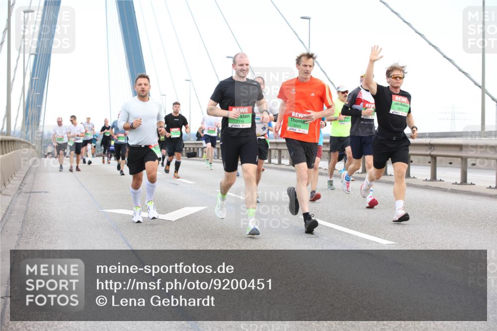 03.10.2025 - Köhlbrandbrückenlauf Lena Gebhardt http://msf.ph/oto/9200451 03.10.2025 15:23:18 Position 1 7116, 9568, 7577 meine-sportfotos.de