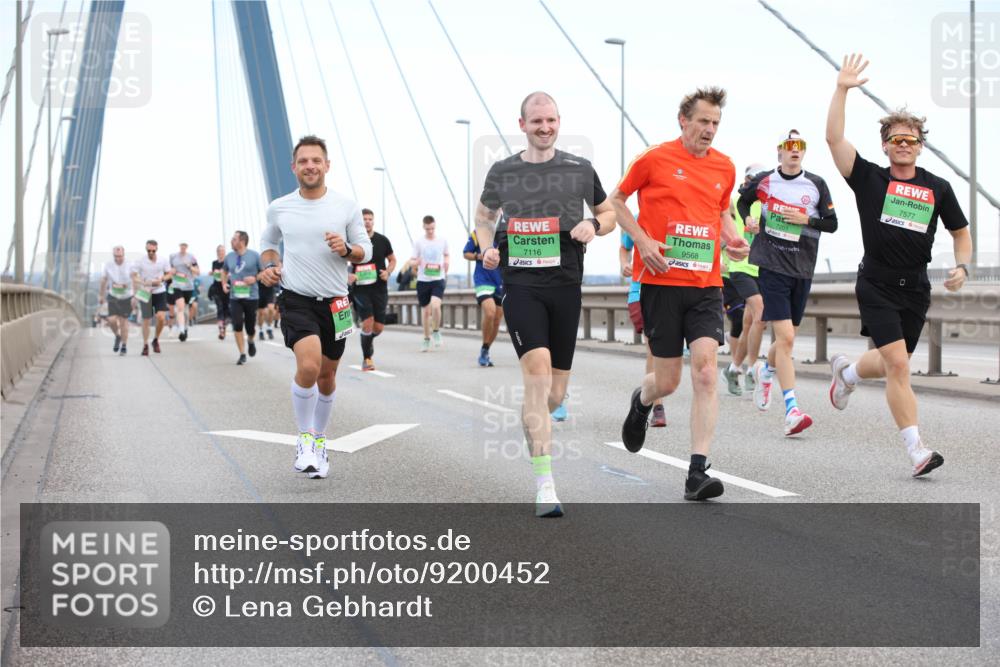 03.10.2025 - Köhlbrandbrückenlauf Lena Gebhardt http://msf.ph/oto/9200452 03.10.2025 15:23:19 Position 1 7116, 9568, 7577 meine-sportfotos.de