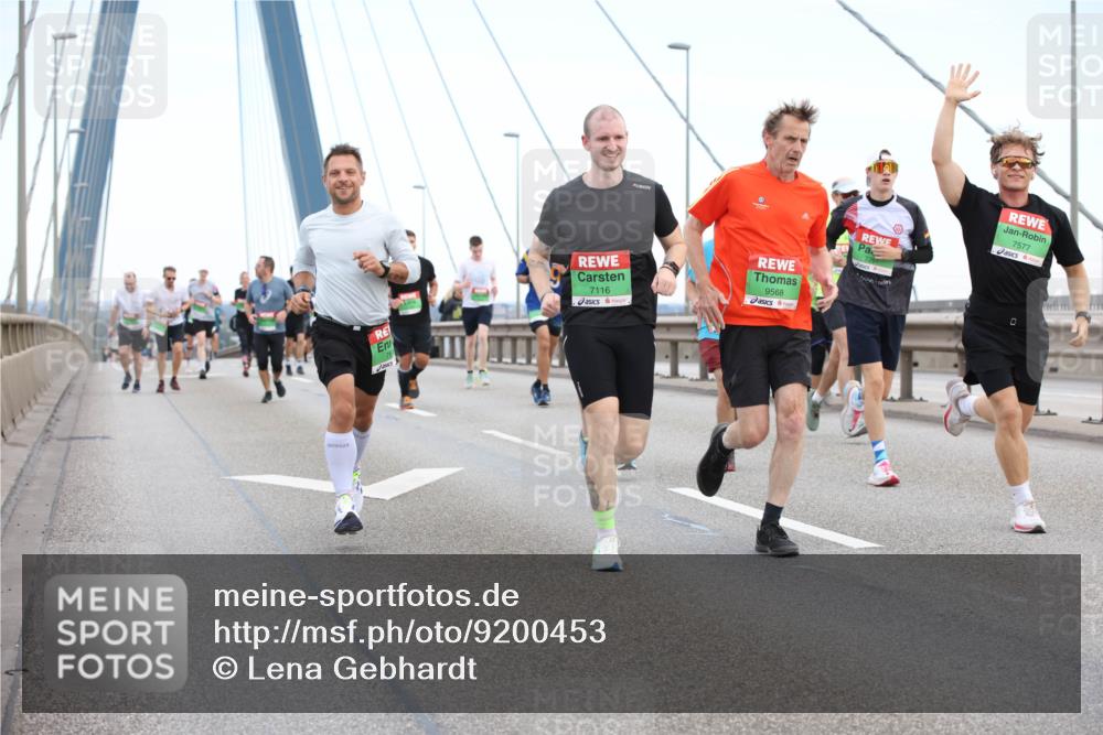 03.10.2025 - Köhlbrandbrückenlauf Lena Gebhardt http://msf.ph/oto/9200453 03.10.2025 15:23:19 Position 1 7116, 9568, 7577 meine-sportfotos.de