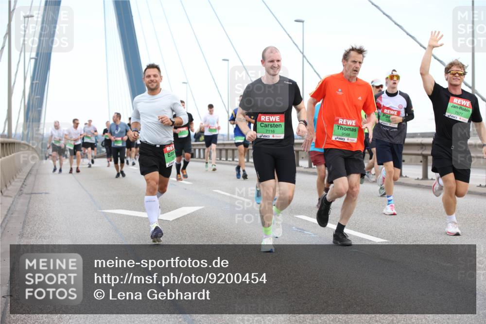 03.10.2025 - Köhlbrandbrückenlauf Lena Gebhardt http://msf.ph/oto/9200454 03.10.2025 15:23:19 Position 1 7116, 9568, 7577 meine-sportfotos.de