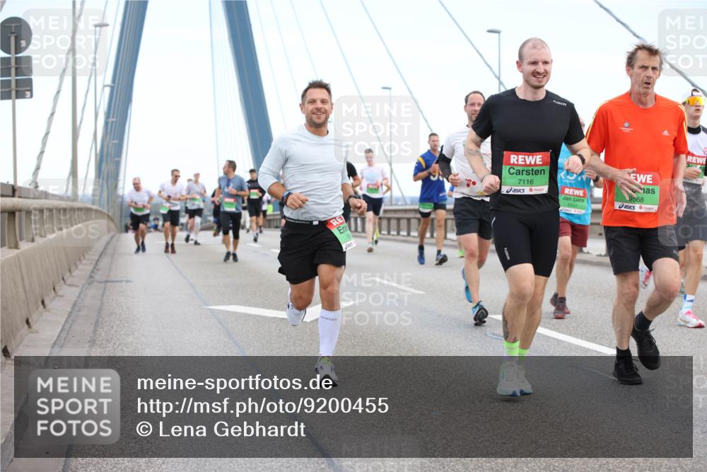 03.10.2025 - Köhlbrandbrückenlauf Lena Gebhardt http://msf.ph/oto/9200455 03.10.2025 15:23:19 Position 1 7116, 8509, 9568 meine-sportfotos.de