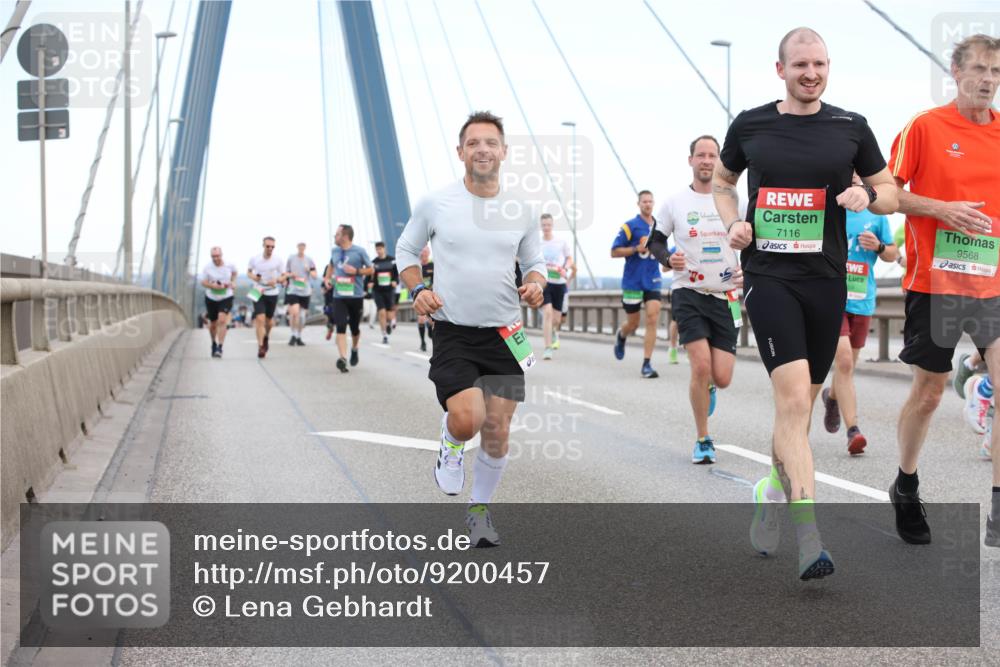 03.10.2025 - Köhlbrandbrückenlauf Lena Gebhardt http://msf.ph/oto/9200457 03.10.2025 15:23:19 Position 1 7116, 9568 meine-sportfotos.de
