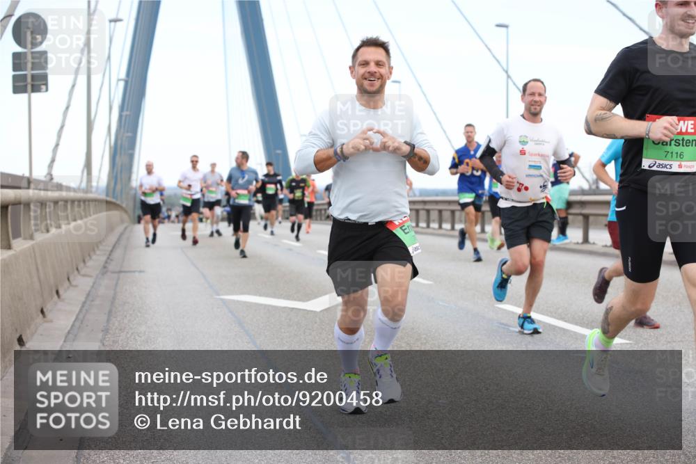 03.10.2025 - Köhlbrandbrückenlauf Lena Gebhardt http://msf.ph/oto/9200458 03.10.2025 15:23:20 Position 1 7116, 5 meine-sportfotos.de