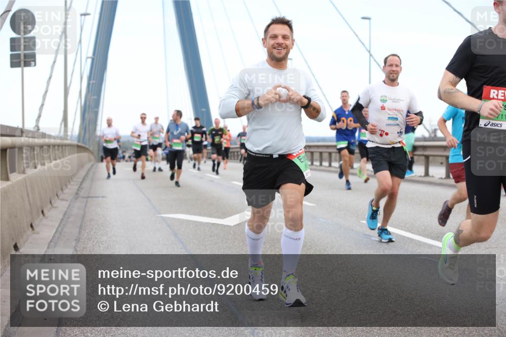 03.10.2025 - Köhlbrandbrückenlauf Lena Gebhardt http://msf.ph/oto/9200459 03.10.2025 15:23:20 Position 1  meine-sportfotos.de
