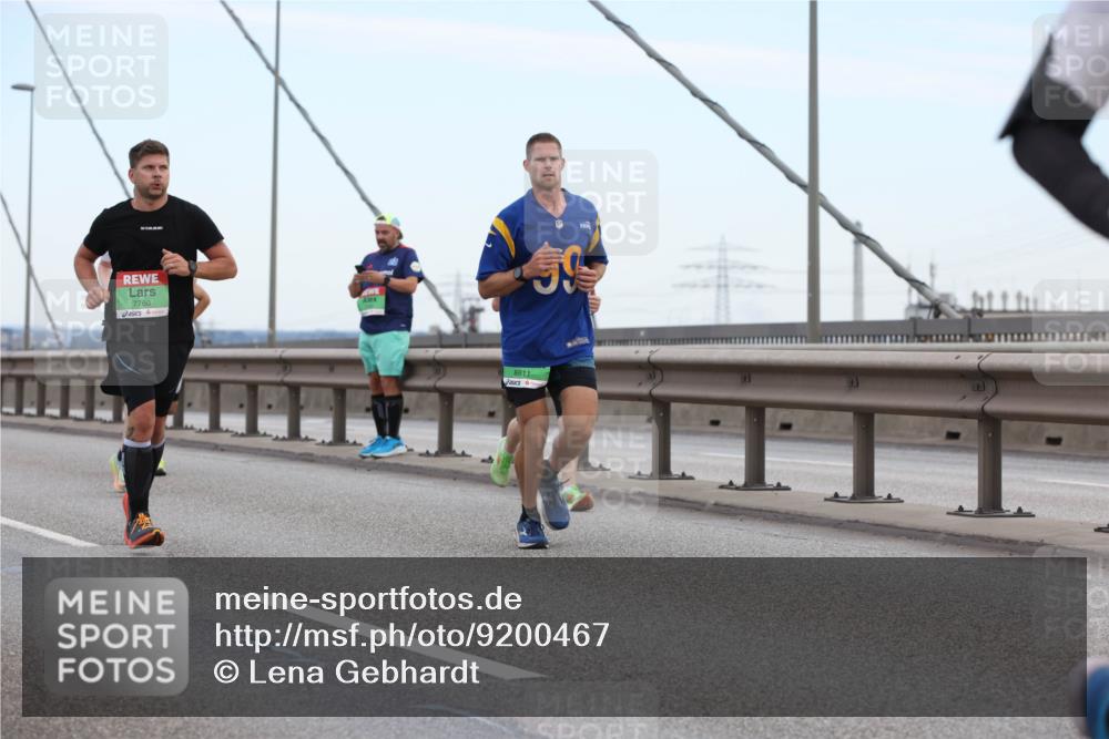 03.10.2025 - Köhlbrandbrückenlauf Lena Gebhardt http://msf.ph/oto/9200467 03.10.2025 15:23:21 Position 1 7780, 8811 meine-sportfotos.de