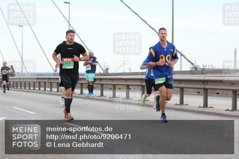 03.10.2025 - Köhlbrandbrückenlauf Lena Gebhardt http://msf.ph/oto/9200471 03.10.2025 15:23:22 Position 1 7780, 8811 meine-sportfotos.de