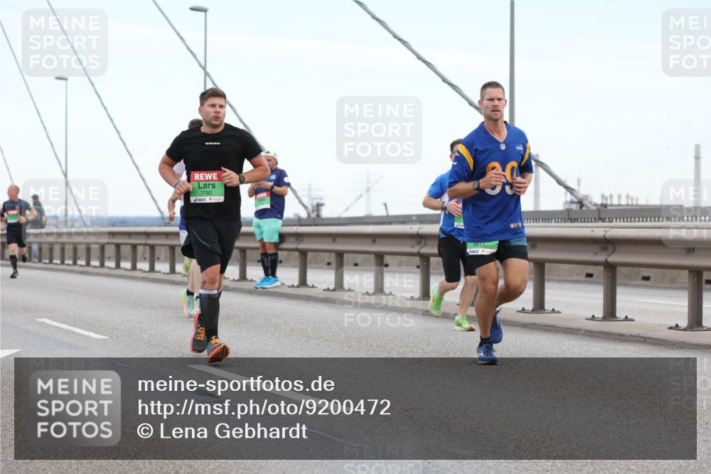 03.10.2025 - Köhlbrandbrückenlauf Lena Gebhardt http://msf.ph/oto/9200472 03.10.2025 15:23:22 Position 1 7780, 8811 meine-sportfotos.de
